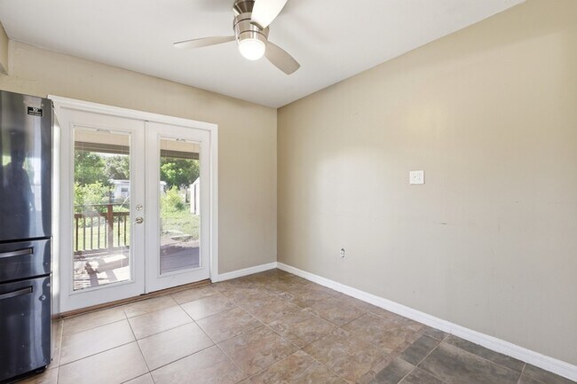 Building Photo - 1107 Jamela Dr