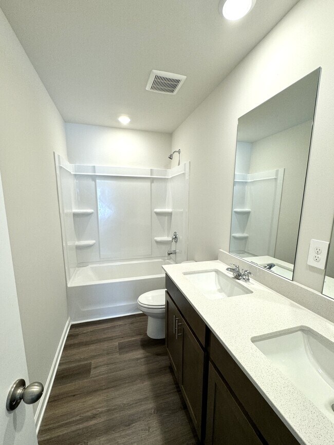 Building Photo - 2103 Baron Mnr Dr