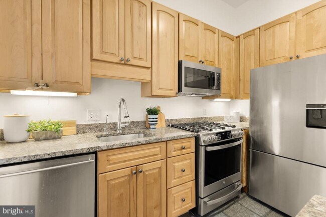 Building Photo - 1704 16th St NW