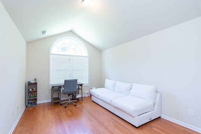 Building Photo - 4556 White Horse Dr
