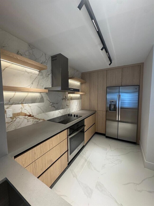 Building Photo - 800 N Miami Ave