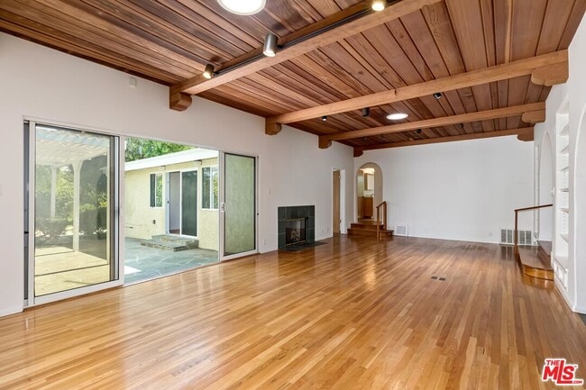 Building Photo - 921 24th St