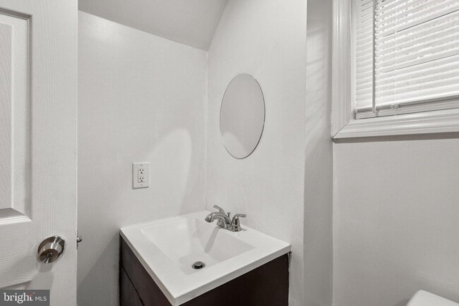 Building Photo - 141 Uhland Terrace NE