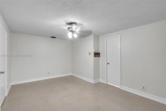 Building Photo - 5560 W 6th Ave