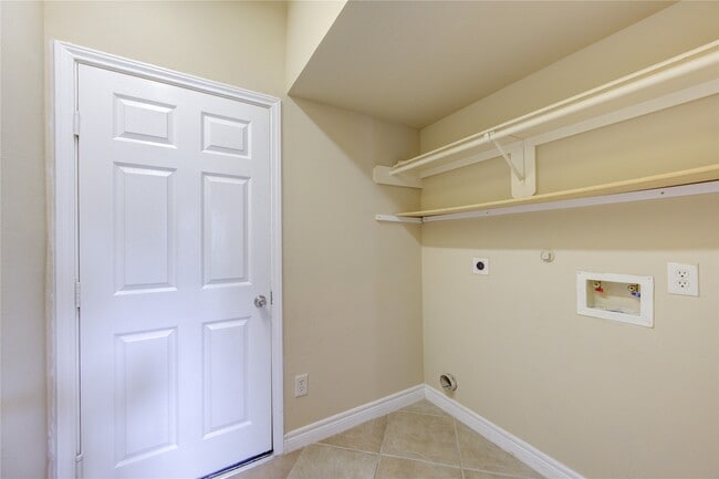 Building Photo - 6018 Royal Hollow Ln