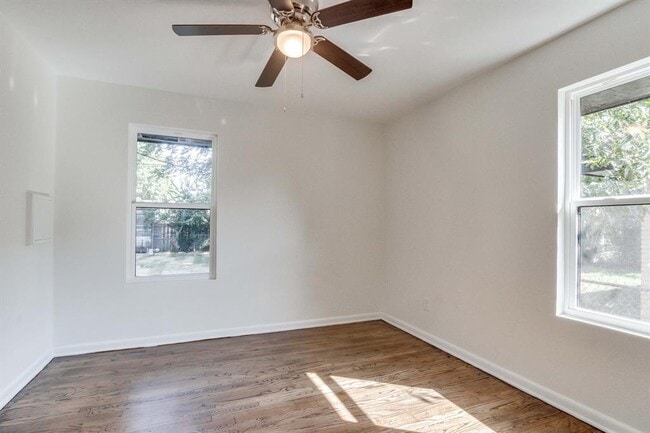 Building Photo - 2725 Texoma Dr