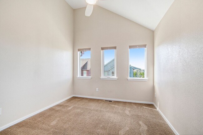 Building Photo - Gorgeous 4 Bed, 3.5 Bath Home in North West Denver