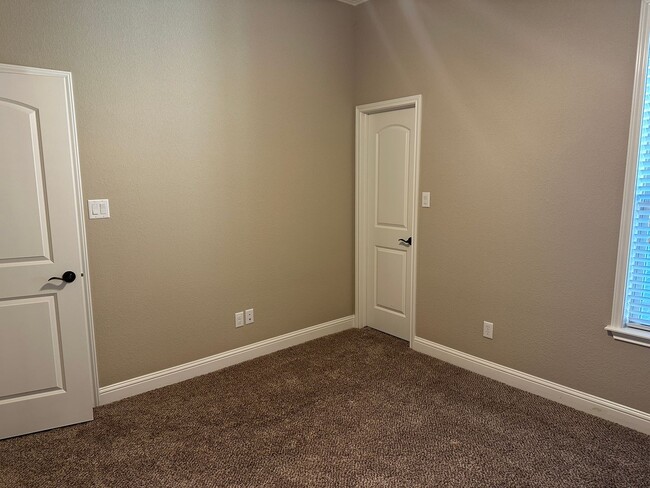 Building Photo - College Station - 4 bedrooms, 2.5 Bathroom...