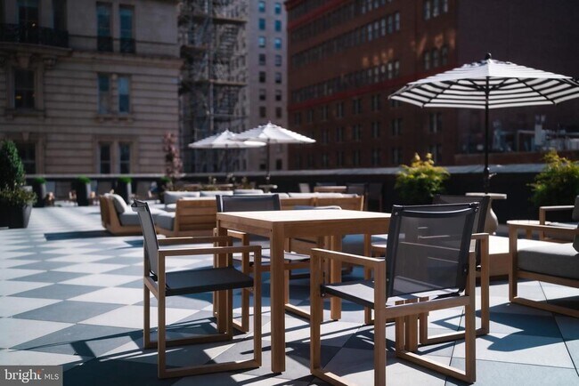 Building Photo - 200S Broad St