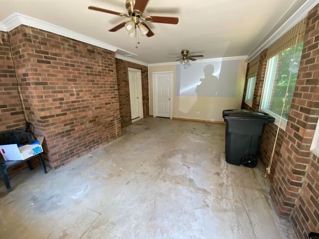 Building Photo - Three Bedroom Two Bathroom Home available in Blacksburg