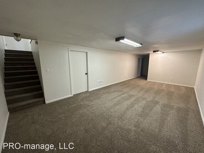 Building Photo - 5 br, 2 bath House - 1025 Homer Ave.