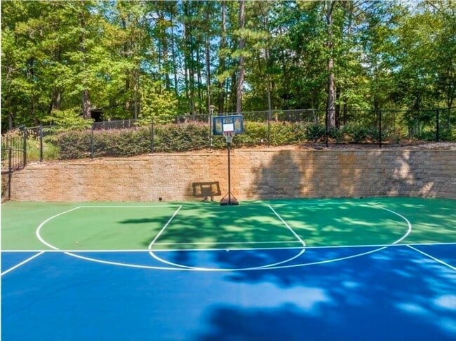 Building Photo - 2105 Cumberland Ct SE