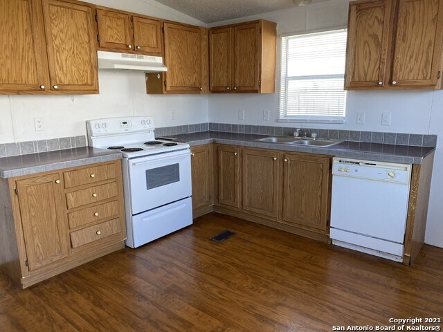 Building Photo - 6031 Pleasant Meadow