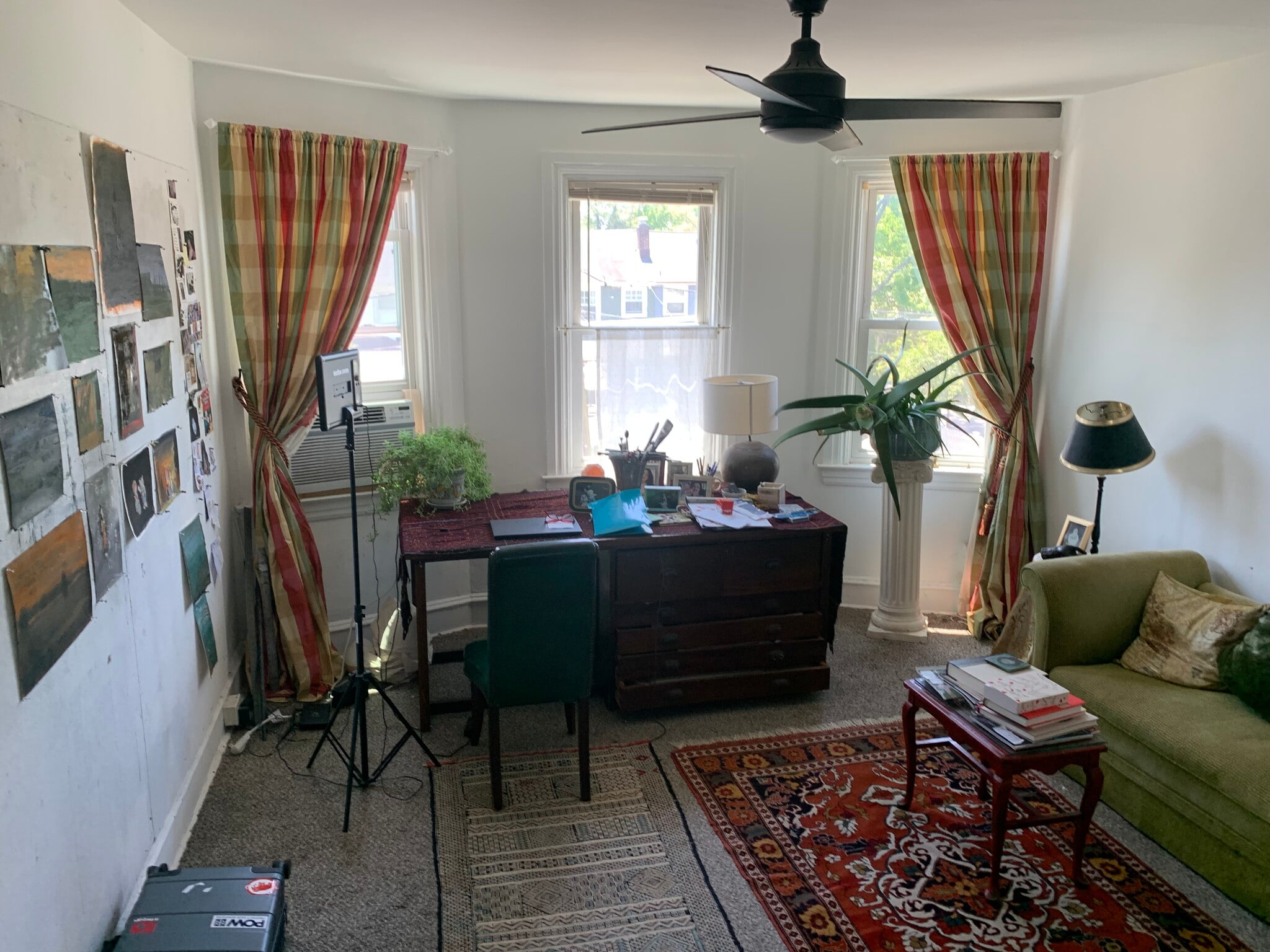 Living room - 617 N Monroe St