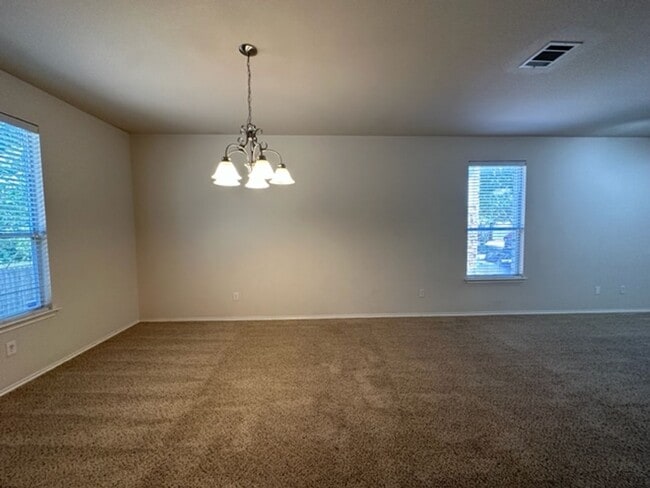 Building Photo - Wonderful home is South Austin. Great loca...