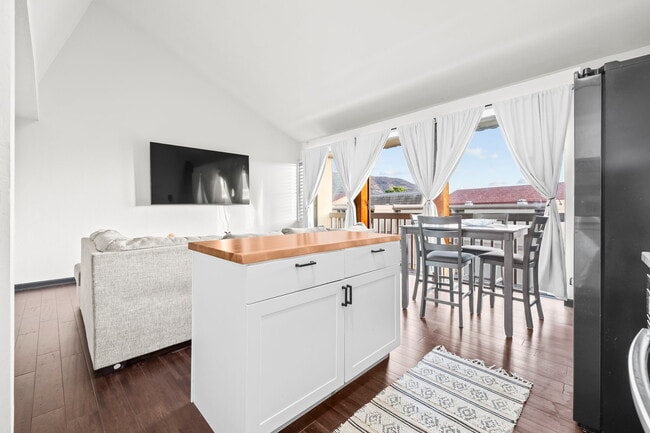 Building Photo - 84-621-755 Ala Mahiku St