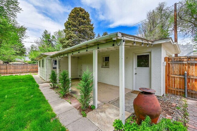 Building Photo - $2,300.00 - 2 Beds, 1 Bath, Single Family ...