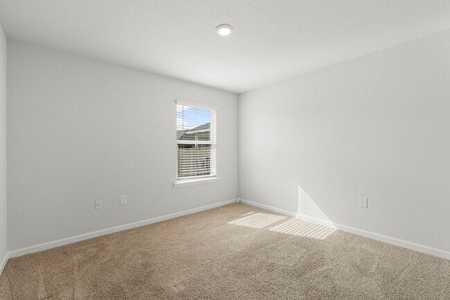 Building Photo - 5832 Viking Wy