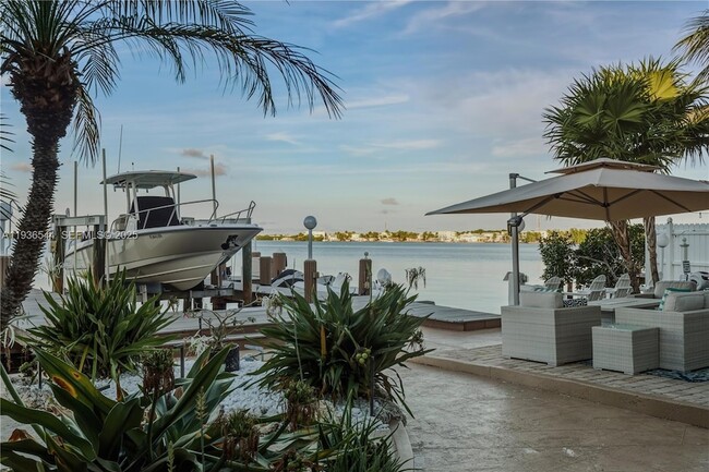 Building Photo - 16 North Dr