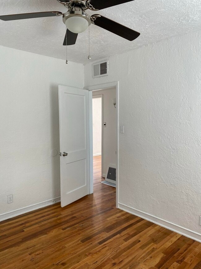 Building Photo - 613 Olson St