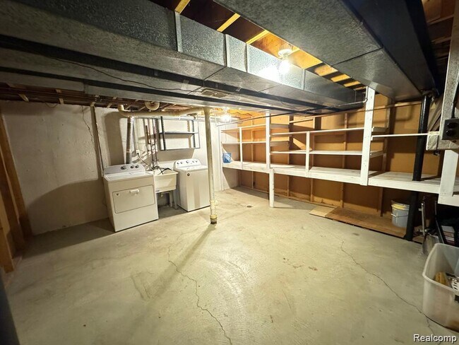 Building Photo - 16880 Edloytom Way