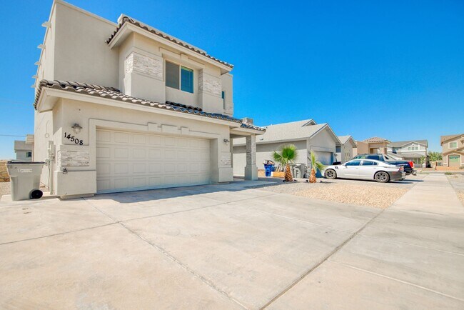 Building Photo - Beautiful 4 bed/2.5 baths in the desirable...