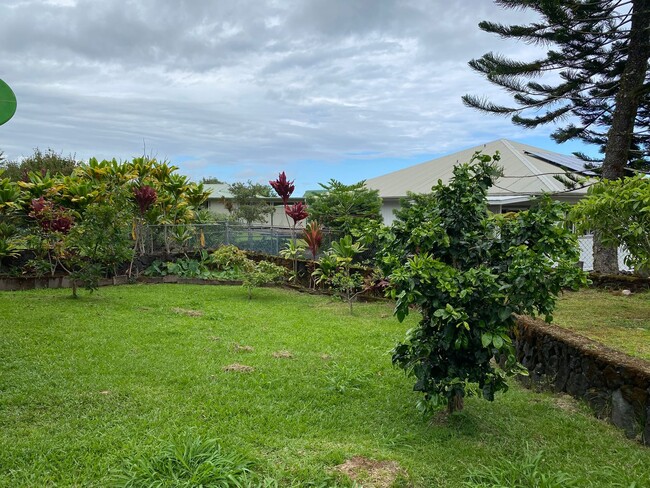 Building Photo - Kaumana Terrace Fully Furnished & Pet Frie...