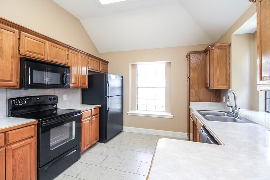 Building Photo - 752 Bryan Dr