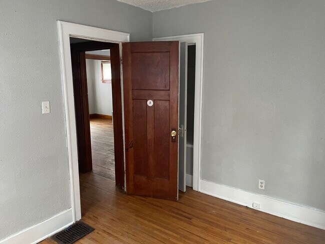 Building Photo - 3114 Euclid Ave