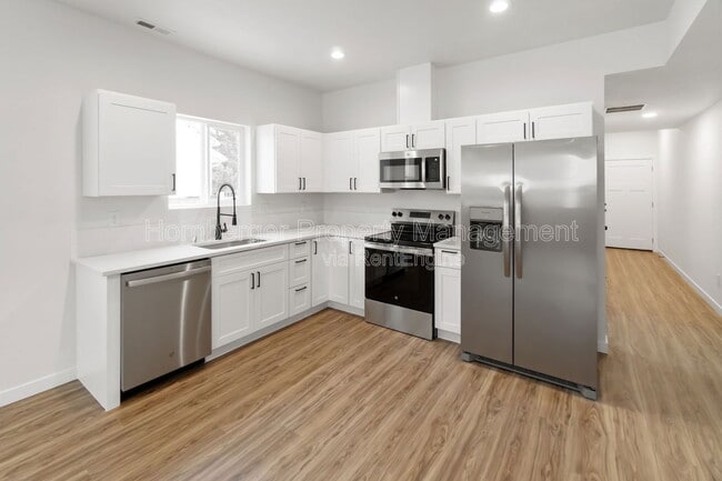 Building Photo - 2715 E Columbia Ave