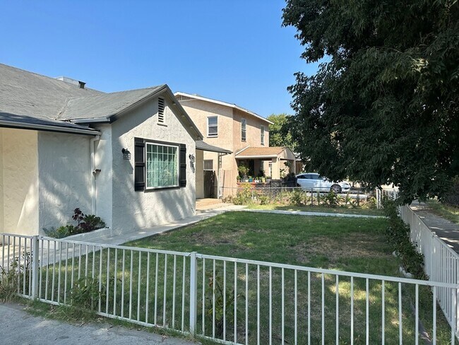 Building Photo - Coming Soon Modesto Renovated 3 Bedroom 1 ...