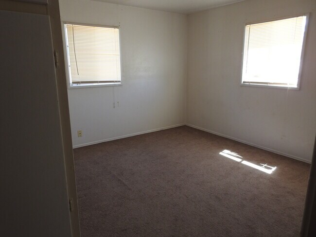 Building Photo - PENDING APPLICATION - Uptown Lovely Home f...