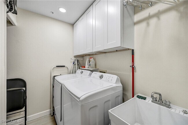 Building Photo - 13900 Southampton Dr