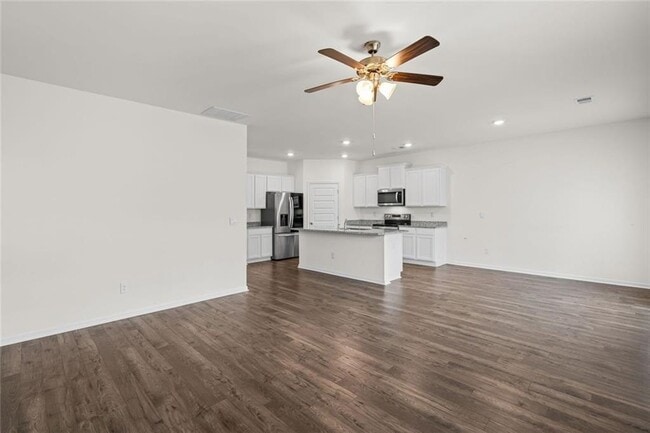 Building Photo - 166 Champlain Rd