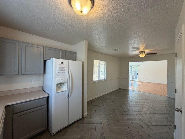 Building Photo - 3 Bedroom Single Story Home Available Near Unser Blvd NW & Irving Blvd NW