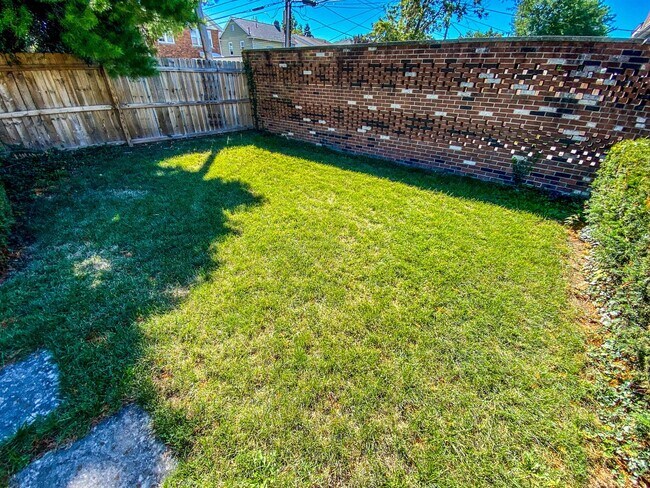 Building Photo - Remodeled Westgate Home with Attached Prof...