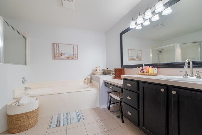 Building Photo - 10537 Pelican Dr