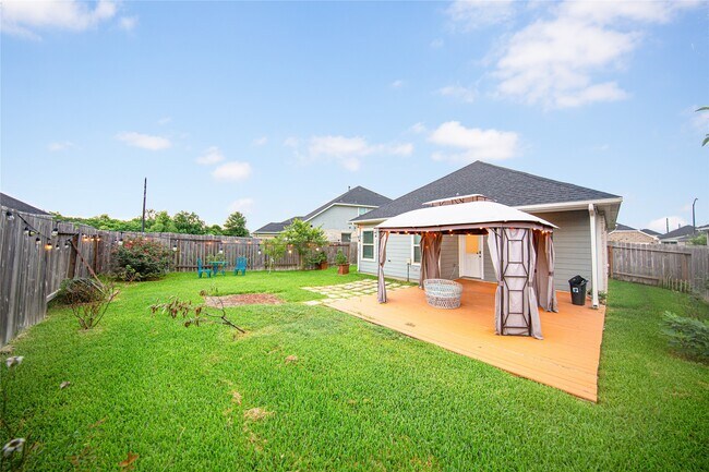 Building Photo - 31206 Whitfield Ct