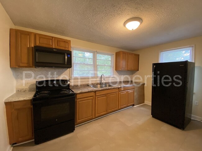 Building Photo - English Heights