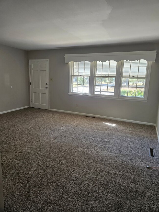 Building Photo - 307 Quail Dr