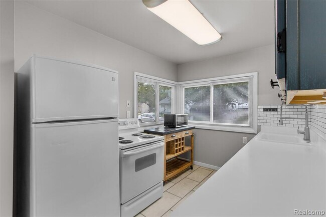 Building Photo - 27361 Delton St