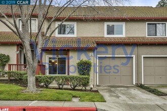 Building Photo - Beautiful 3 Bd/2.5 Ba, 1506 sf Concord tow...