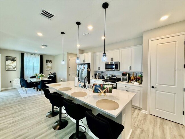 Building Photo - 6255 Golden Bch Dr