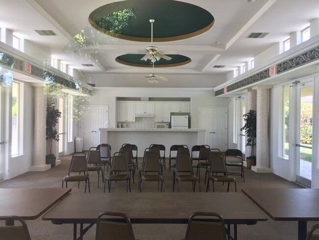 Building Photo - Beautiful 3 bedroom 3 full baths 2117 sq. ft. Located in Nees Park Villas