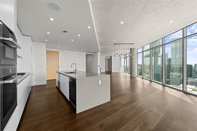 Building Photo - 501 West Ave