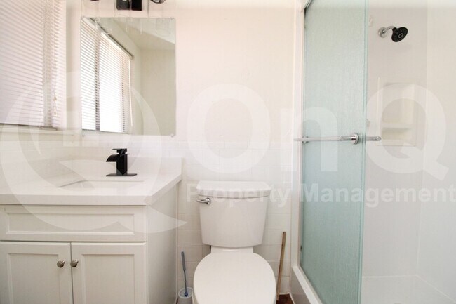 Building Photo - 351 E Thomas Rd