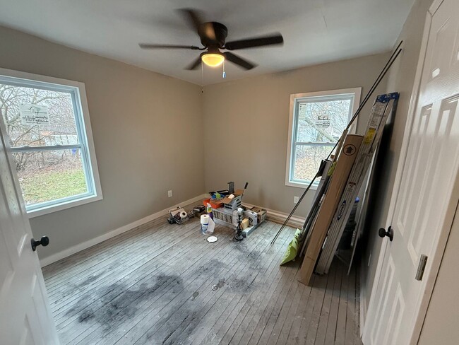 Building Photo - 3 BED 1 BATH SINGLE FAMILY HOME IN THE LEE...