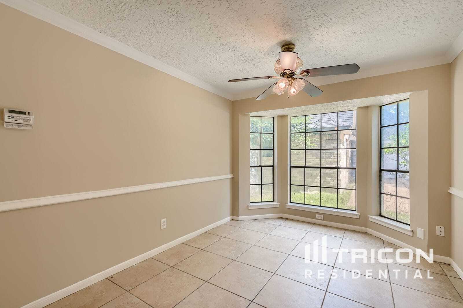 Building Photo - 2118 Waterfall Dr