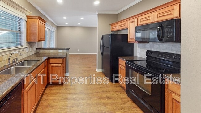 Building Photo - 2830 Horseback Dr