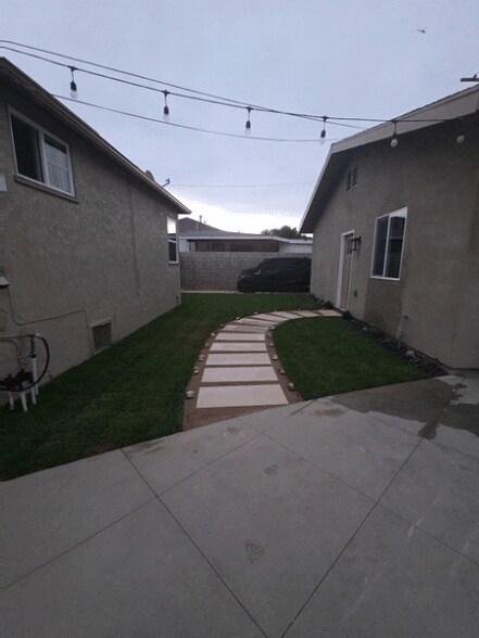 Building Photo - 844 W 148th Pl